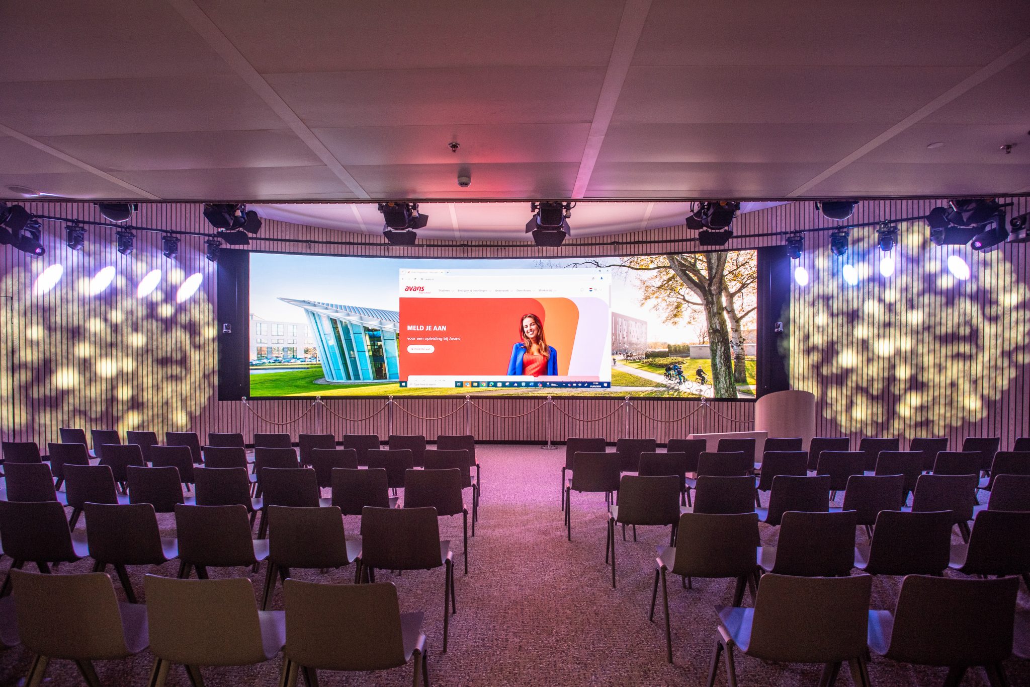 Curved LED - Large event space