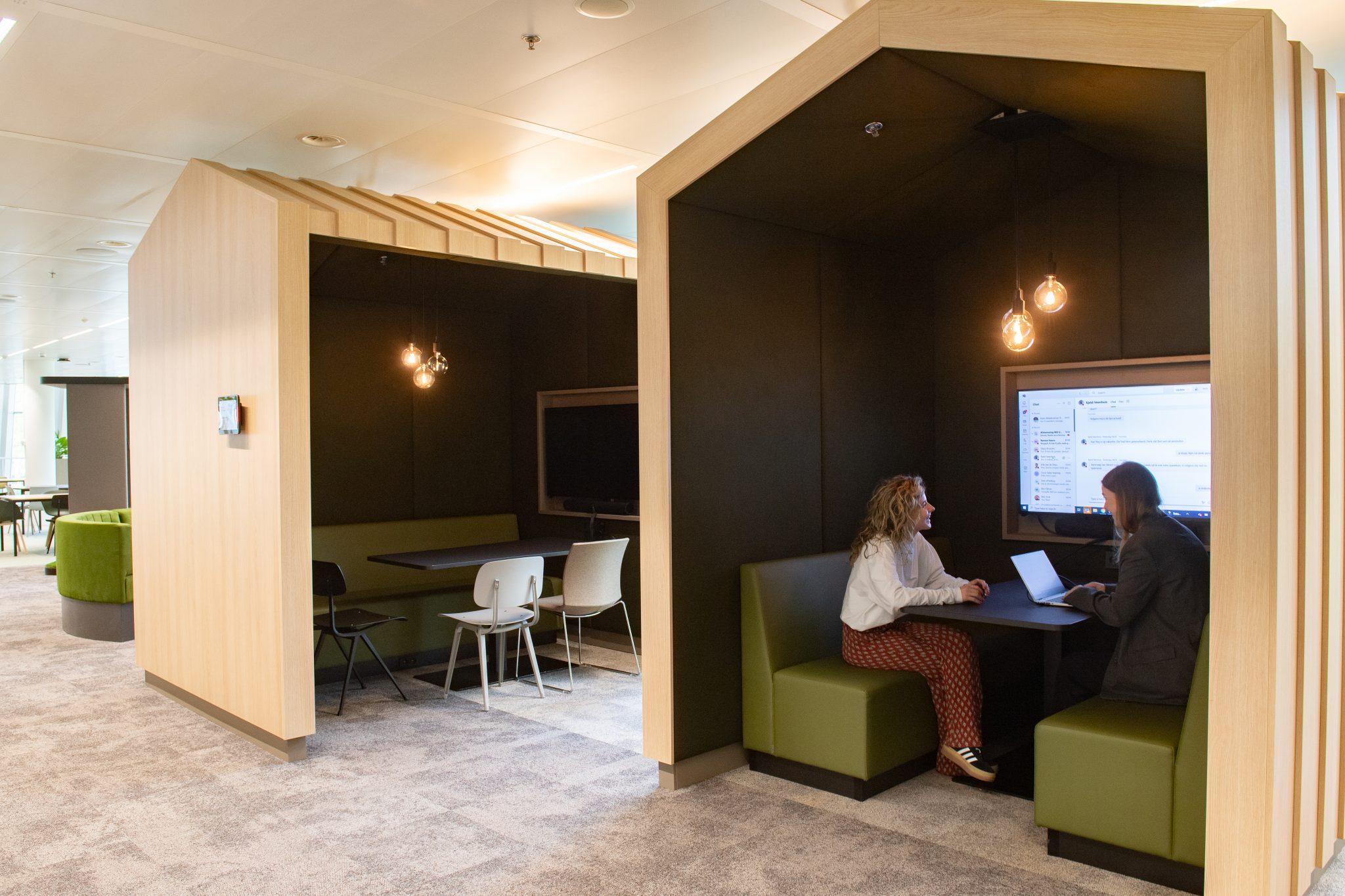 Educational concept - flexible small work spaces