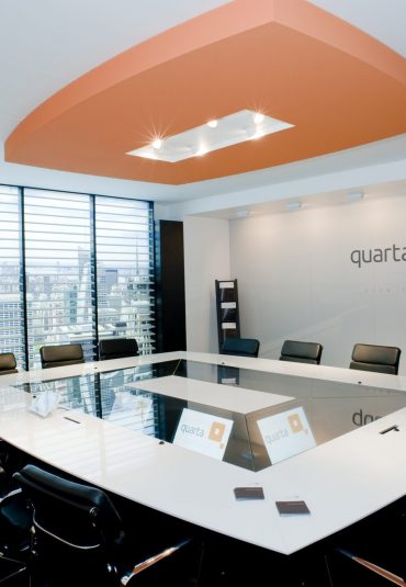 Quarta Meeting Table